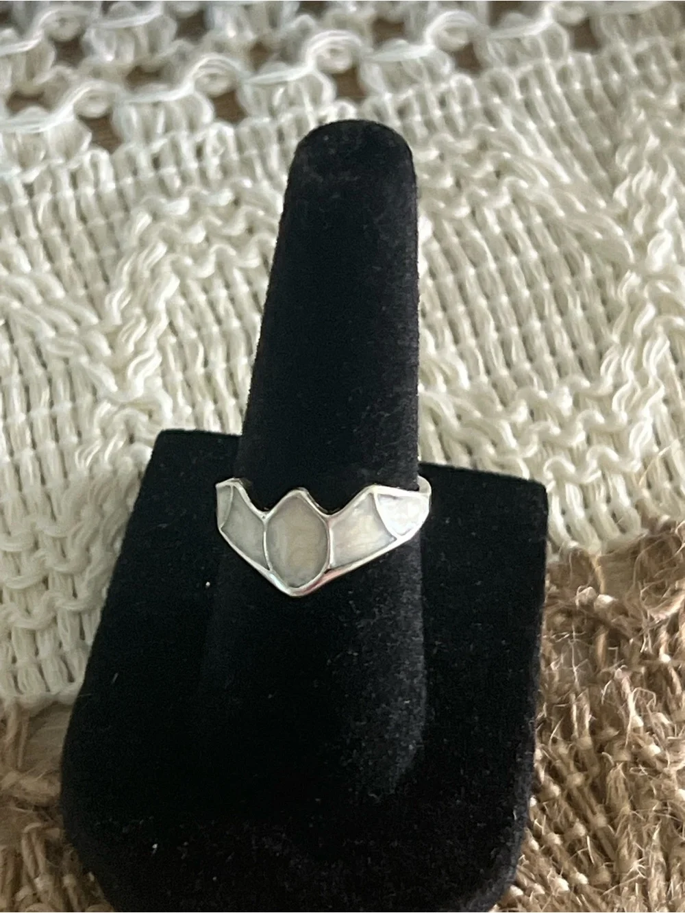 Fashion Silver V-Shaped Opal Accent Women's Ring size 5.5. 30p2
